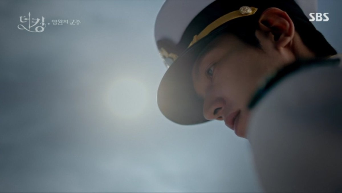 Thank you director-nim for these closeups of leeminho.. i can stare and admire his angelic face for the rest of my life  #TheKingEternalMonarch