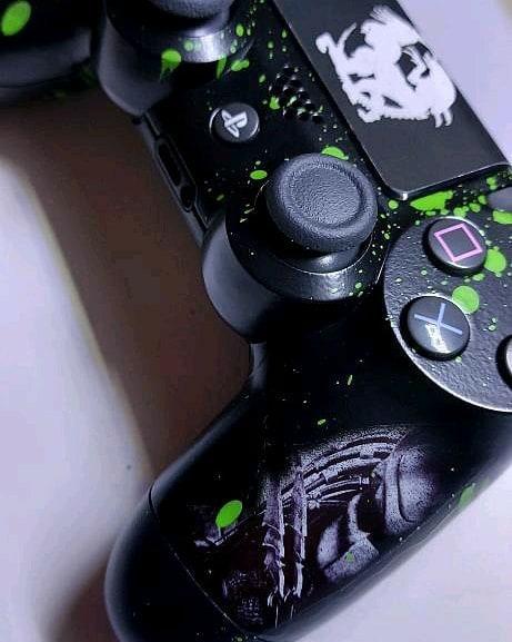 ModFoxShop's tweet photo. Kundenwunsch.
Alien VS Predator Design.

#playstation #alienvspredator #alien #predator #PredatorHuntingGroundsPS4 #gamer #gaming #scuf #modding #ps4 #controller #dualshock5 #dualshock4 https://t.co/B722hz2Mrg
