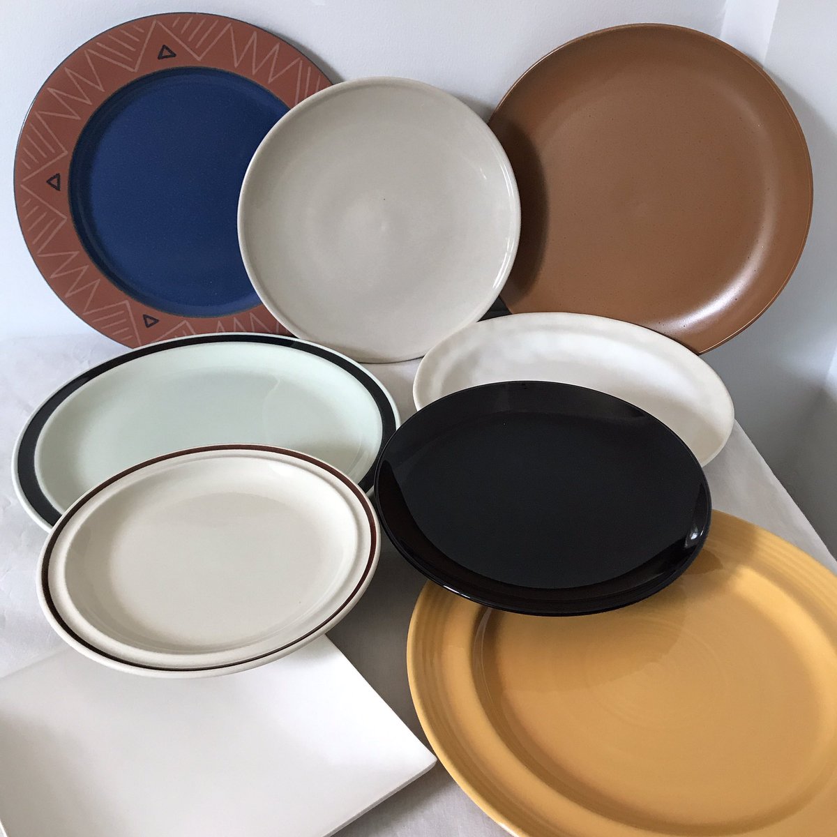 doradola_deco's tweet image. 🍪🥨ฝากของแต่งบ้านเซรามิคด้วยนะค้า เริ่มต้นที่ 50 บาท มีจาน ชาม ถ้วย แจกัน แก้ว เลยค่าาา✨ ลงขายวันพรุ่งนี้ (3/5/63) ที่ทวิตนี้เลยค่ะ เจอกัน 17.00 น้าาา🥰

#เซรามิค #เซรามิคมือสอง #ของแต่งบ้าน #ตลาดนัดออนไลน์ #homecafe