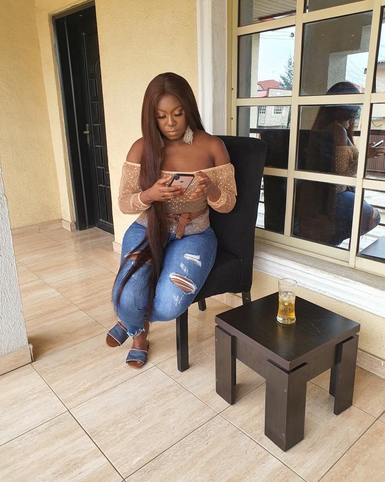 Niniola Coloursandsounds On Twitter Sitting Pretty Sipping And Minding My Buisness