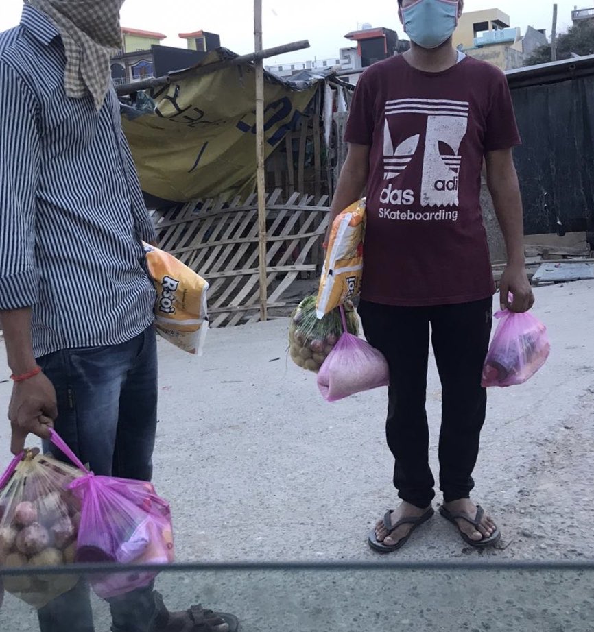 rashmip1's tweet image. कल नॉएडा सेक्टर 65 और 63 से 2 लोगों के राशन की डिमांड आयी थी  और आज विधायक श्री @DhirendraGBN  जी और  उनकी टीम के द्वारा राशन की सामग्री पहुँचा दी गयी। आपका बहुत -२ धन्यवाद  🙏🏻🙏🏻#coronawarriers