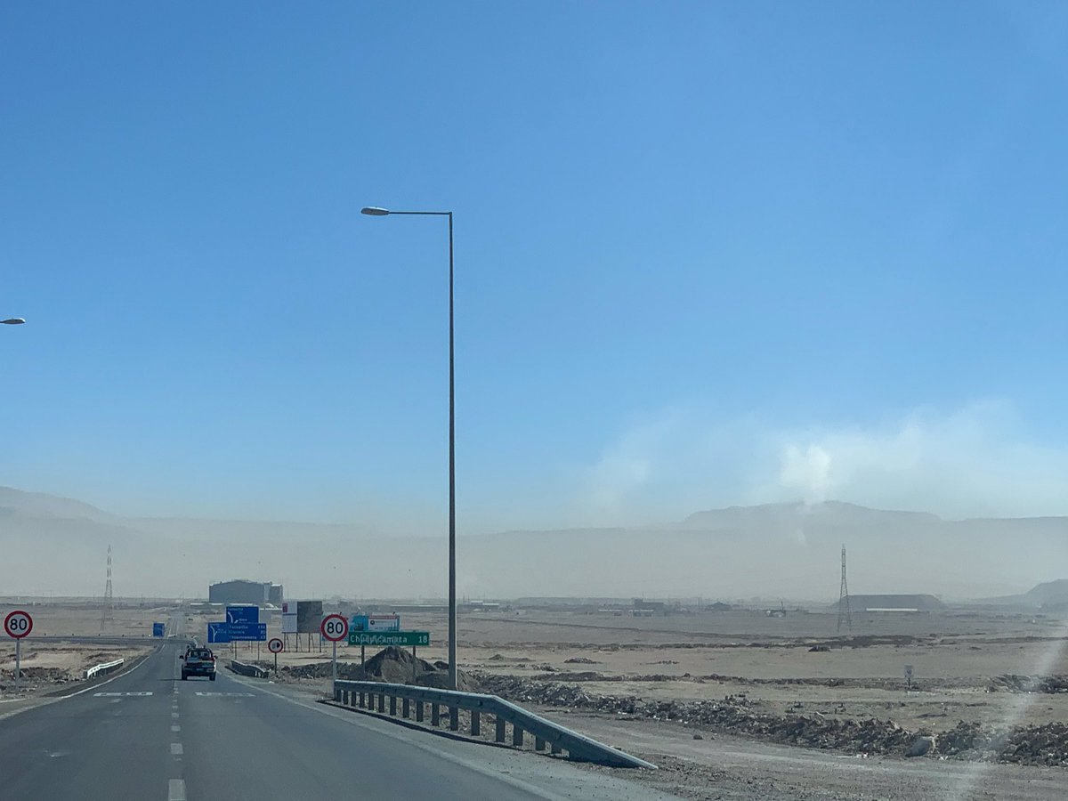 JuanTitichoca's tweet photo. Así amaneció #Calama  hoy, por la contaminación de @CodelcoChile DMH y Chquicamata, cómo está la calidad del aire @DanielCalama @SeremiSalud2 @CalamaVelasquez https://t.co/xdfBaY3oge
