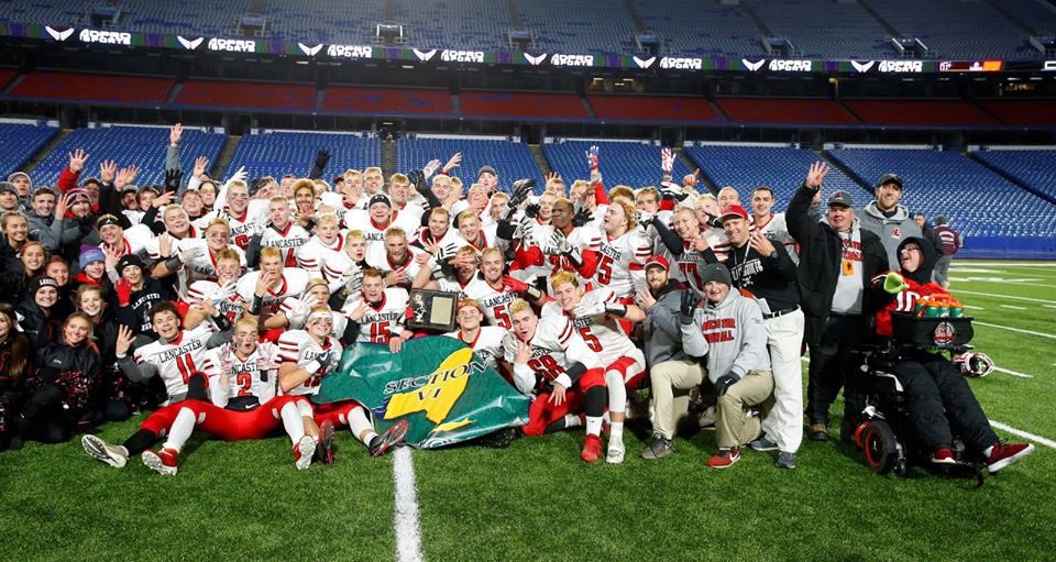 bruso102's tweet photo. Means alittle more today; thank you class of 2020! Team 💯. @LHSfootball100 @LancAthletics https://t.co/ahYAEBIwYi