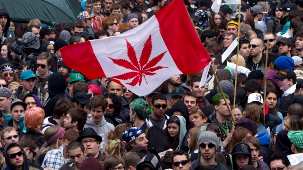 THEMMEXCHANGE's tweet photo. Cannabis Canada: Cannabis generates $8.16B toward Canada's economy

 https://t.co/dXifndZdcW #MME #marijuana #cannabis #Canada https://t.co/YiAghRCJo9