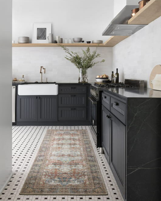 LaylaGrayce's tweet image. Black cabinets in the kitchen - love them or leave them?
The Loren Dee Area rug's classic vintage inspired look is a great addition to any kitchen - whatever color your cabinets are.
-
#laylagrayce #graycefulliving #kitchen #dreamkitchen #kitcheninspo

laylagrayce.com/catalog/loren-…