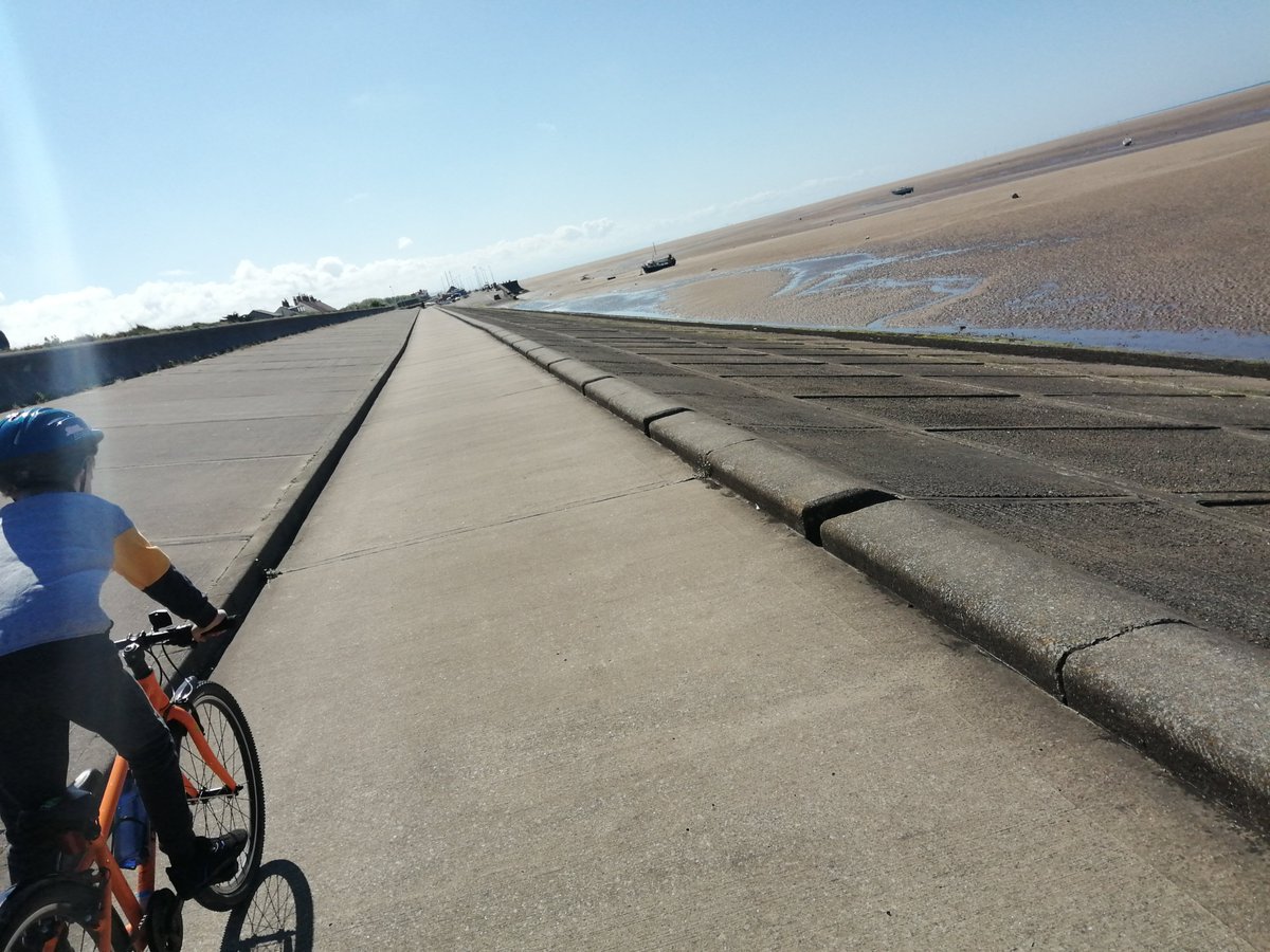philippa_glover's tweet photo. Let's go for a quick bike ride mum. 4 and a 1/2 hours later and we are still riding.
#wirral #bikelife #kids #lockdown #coastaldrive #circulartrail #tirednow https://t.co/8FC268ggDM