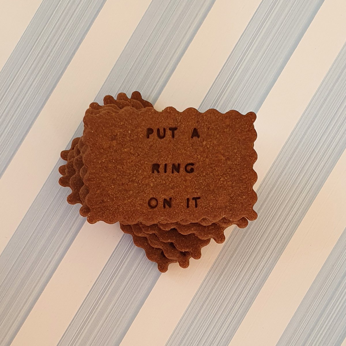 MLittleBiscuits's tweet photo. MY LITTLE GAME #5 in English⁠
Guess what song are these lyrics from (song + singer)?⁠
🎵 Put A Ring On It 🎵⁠
Come play on our Instagram @mylittlebiscuits_en
Good luck 😉⁠ https://t.co/xk1FjueXte