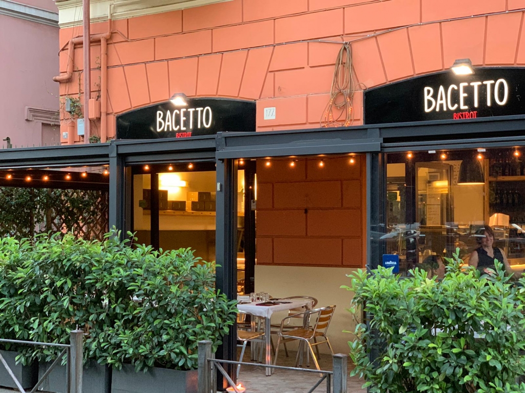BacettoB's tweet photo. Come scegliere il ristorante giusto per mangiare fuori.

#ristorante #mangiare #cucinaitaliana
 https://t.co/JY9Q9I7tUC https://t.co/lS2HFO3Qv6
