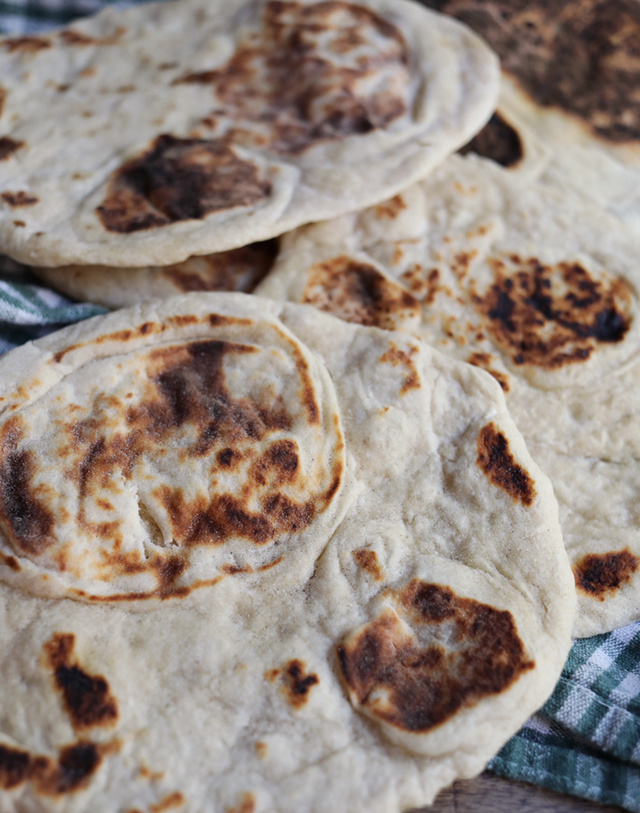 veganmisjonen's tweet photo. Ny oppskrift på https://t.co/67muJUGF1C: MYKE TYNNBRØD! Kjempegode som wrap-brød, et must til hummus og supre som rivebrød til ulike middagsretter. https://t.co/kgiKFM3PBf https://t.co/V2QKPEGH0Z