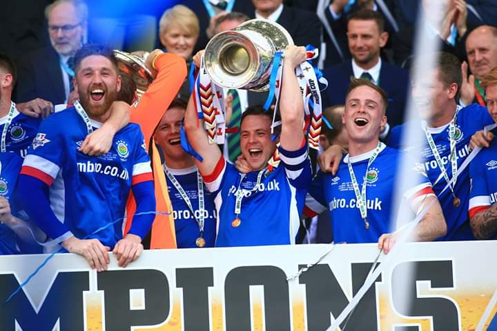 OfficialBlues's tweet photo. FT Linfield 3-0 Coleraine. The Blues add the Irish Cup to the Gibson Cup and County Antrim Shield. What a season! ππ
#AsLive #WaterworthWeek #AW7 https://t.co/zmCYzMqwG3