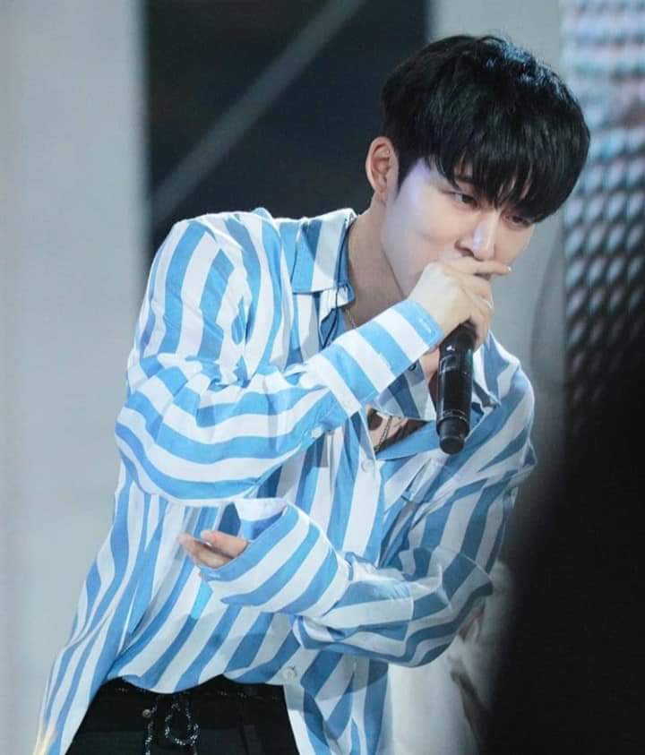 Mintminji1's tweet photo. ชอบฮันบินนี่ตอนนางใส่เสื้อเชิ๊ตลายฟ้าขาว คือมันตรงสเปคเค้ามาก
จนิธิบายไม่ถูกรู้แต่ว่าชอบคนนี้อ่ะ
คนเดียวที่ยังอยู่ในใจตลอดมา
นานแค่ไหนก็ยังรักและก็จะรอ
#HANBIN
#hanbininthreewords
#hanbindrought_300일
#KimHanbin
#iKON #iKON_譲
#ikonicselcaday https://t.co/CZCXLcQt3N