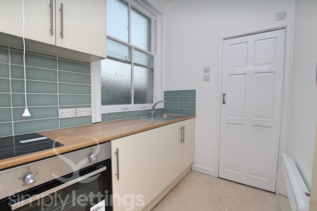 simplylett's tweet photo. #ToLet A modern self contained studio #Flat situated in the popular "Clifton Conservation" area of #Brighton https://t.co/H3Zc1AjUQz £650PCM! Get in touch to receive a video tour! #Lettings #Property #Hove #SimplyLettings https://t.co/4WNIQzX3bm