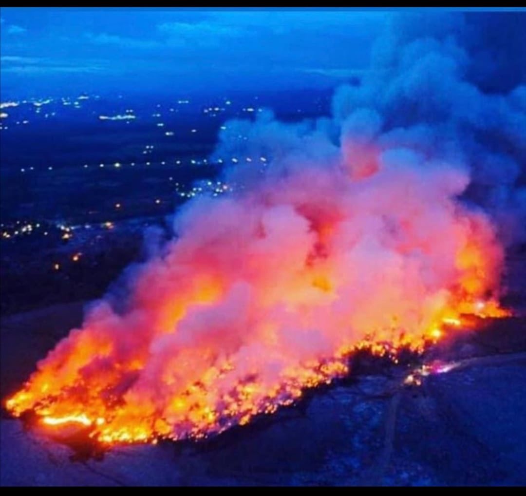 Y aunque parezca sacado de una película de ciencia ficción, Sto. Dgo. se despierta bajo una inmensa humareda producto al vertedero de #duquesa #RD