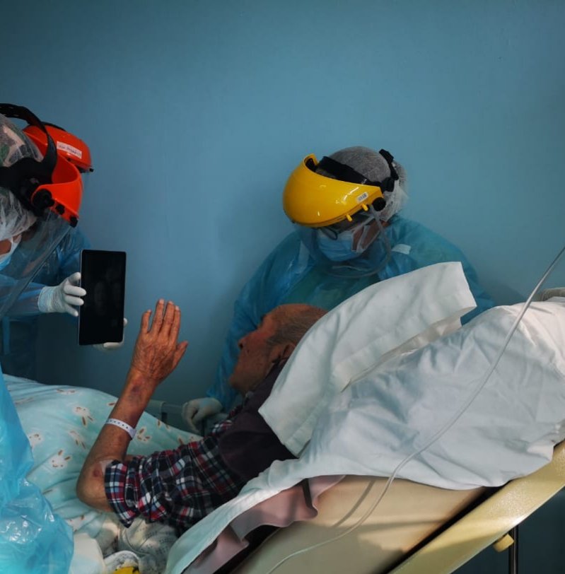 SSMaule's tweet photo. Con mucha esperanza, emoción y alegría, les contamos que hoy fue dado de alta Don Juan, oriundo de la comuna de Pelluhue, quien a sus 91 años venció al Coronavirus, luego de estar 14 días internado en el Hospital de Chanco.  ❤️❤️❤️🏥🏥🏥🏥👏👏👏👏🙌🙌#CuidémonosEntreTodos https://t.co/lu3cNptjZP