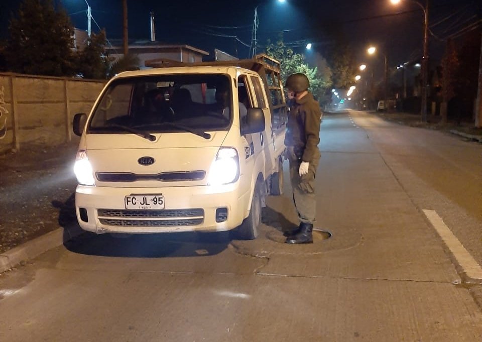 CarabNuble's tweet photo. En una nueva ronda nocturna liderada desde la Prefectura #Ñuble por el Coronel John Polanco, el equipo policial detuvo a 70 individuos por diversos delitos, como conducción en estado de ebriedad, cursó 26 infracciones y realizó 334 controles y fiscalizaciones.
#OrdenyPatria https://t.co/npdj1FamWt