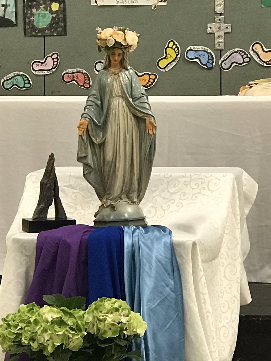 StLukeOakville's tweet photo. The month of May is a time when we express our devotion for the Blessed Virgin Mary. With each Hail Mary we invite her to pray for us and ask for her intercession with Jesus. Together @StLukeOakville we pray, Hail Mary...                @HCDSB https://t.co/y0a3Ih1Zlz