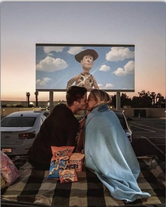 missfernett's tweet photo. Sueño frustrado: Ir a un auto cine https://t.co/pmmCY19Vwe