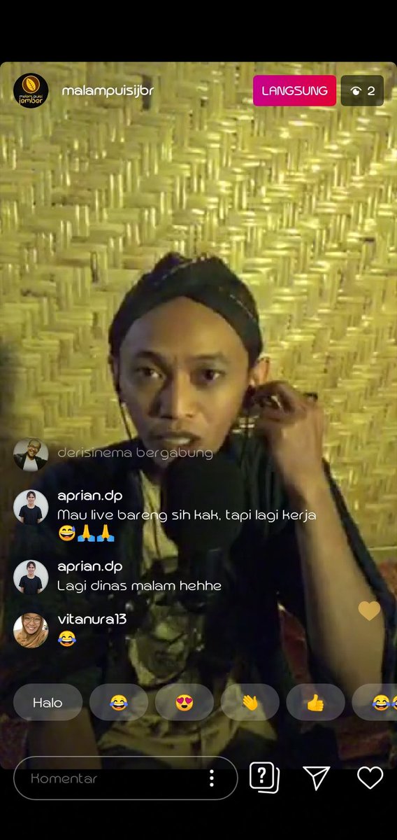 Tak terasa sudah 2 jam dekmin live malam puisi #dirumahsaja , dekmin akhiri dengan membacakan puisi request dari mas mazni berjudul "Hm(2)" . Sampai jumpa malam minggu depan di #malampuisidirumahsaja