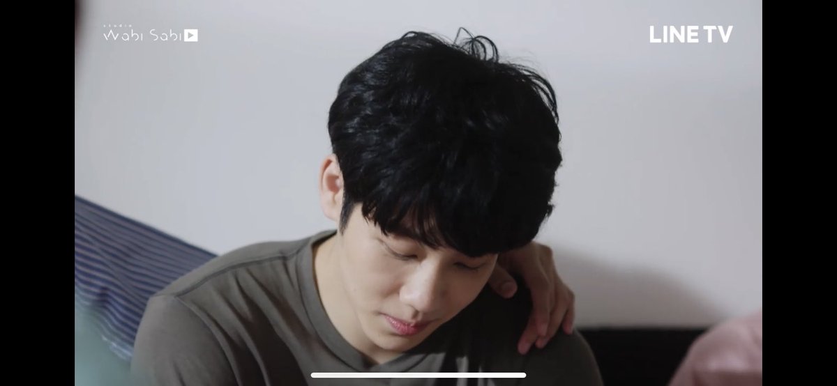 gifezee's tweet photo. เดี๋ยวจับเดี๋ยวกอด ไม่ปล่อยเลยนะพ่อ #ENOFLOVEep8 https://t.co/HrCcB9dvKY