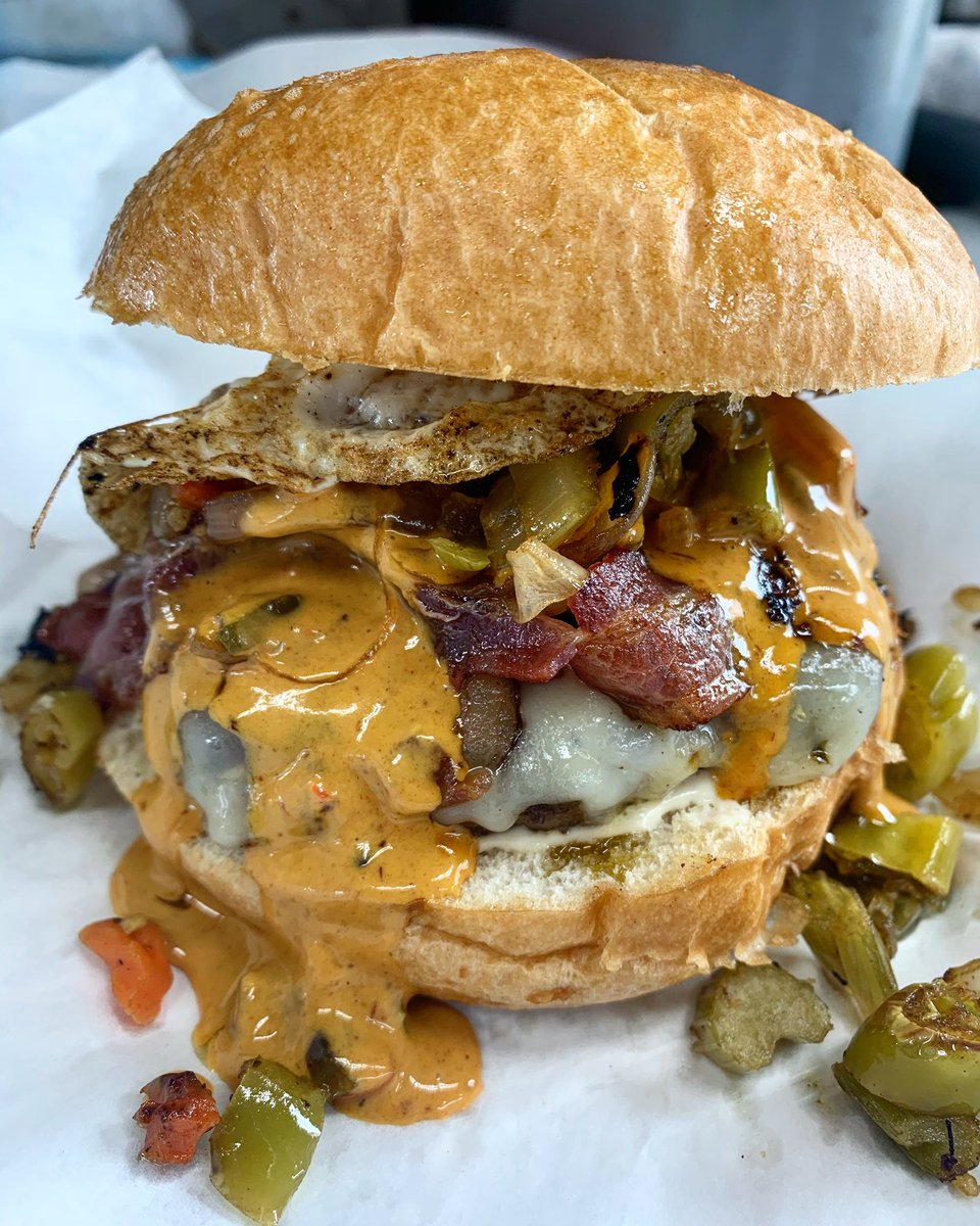 aleraegrill's tweet photo. #aftermidnightburger https://t.co/1lNtjQc2RZ