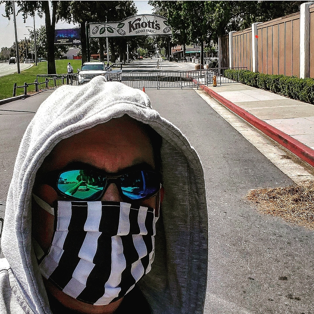 ImJasonYbarra's tweet photo. Went for a walk this morning and ended up at @knotts I'm going to audition to be a #TrainRobber 🤷♂️ #Knotts #KnottsBerryFestival #KnottsBoysenberryFestival #KnottsBerryFarm #KnottsPeanutsCelebration #Knotts100thSweepstakes #KnottsHistory #KnottsBearyTales #StayHome #Covid19 🍇🍗 https://t.co/G8qdr6lrFG