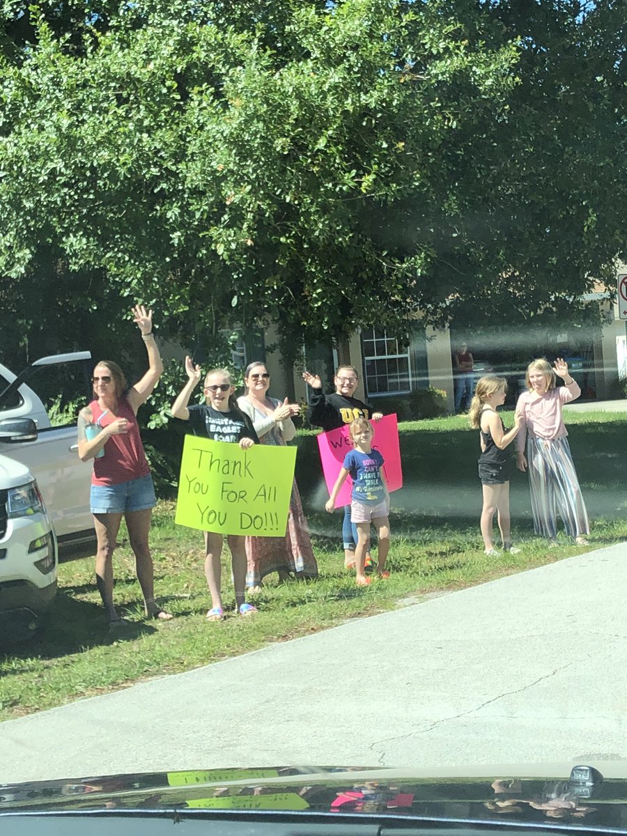 NPR6's tweet photo. Happy to see all of our eagles on the parade route... @RubenColonVCS @kc712 @BaxterJayne @hmseaglesFL @PCorr11 @volusiaschools @SportsByBLinder https://t.co/pkYlPk5NUT