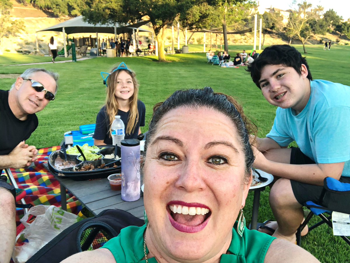 famreviewguide's tweet photo. It’s a beautiful day out! Enjoy a family picnic with a family taco kit from Rubio’s! Available for $29, the kit includes a choice of chicken, steak or grilled shrimp, lettuce, rice, beans, guac, chips, and tortillas. Serves 4- 5. @RubiosTweets #rubiospartner #familytacokit https://t.co/P5SsgDyOJc
