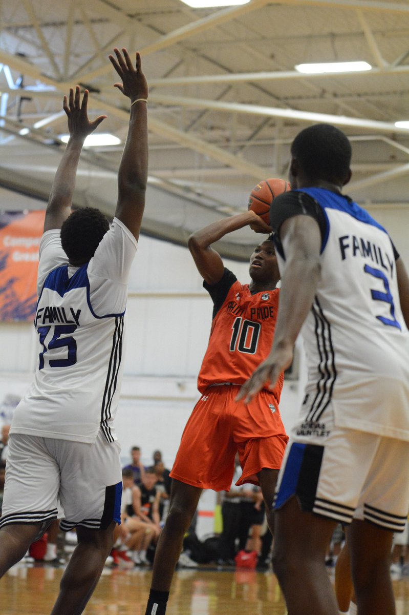 holdyourown_11's tweet image. Congrats to my 2020 PA Sports Writers All-State team selections! @iamjaelen 6A 3rd Team; @edholland15 3A 2nd Team; and @StevieM259 6A 1st Team #PrideProud #ThaMob 🧡🖤