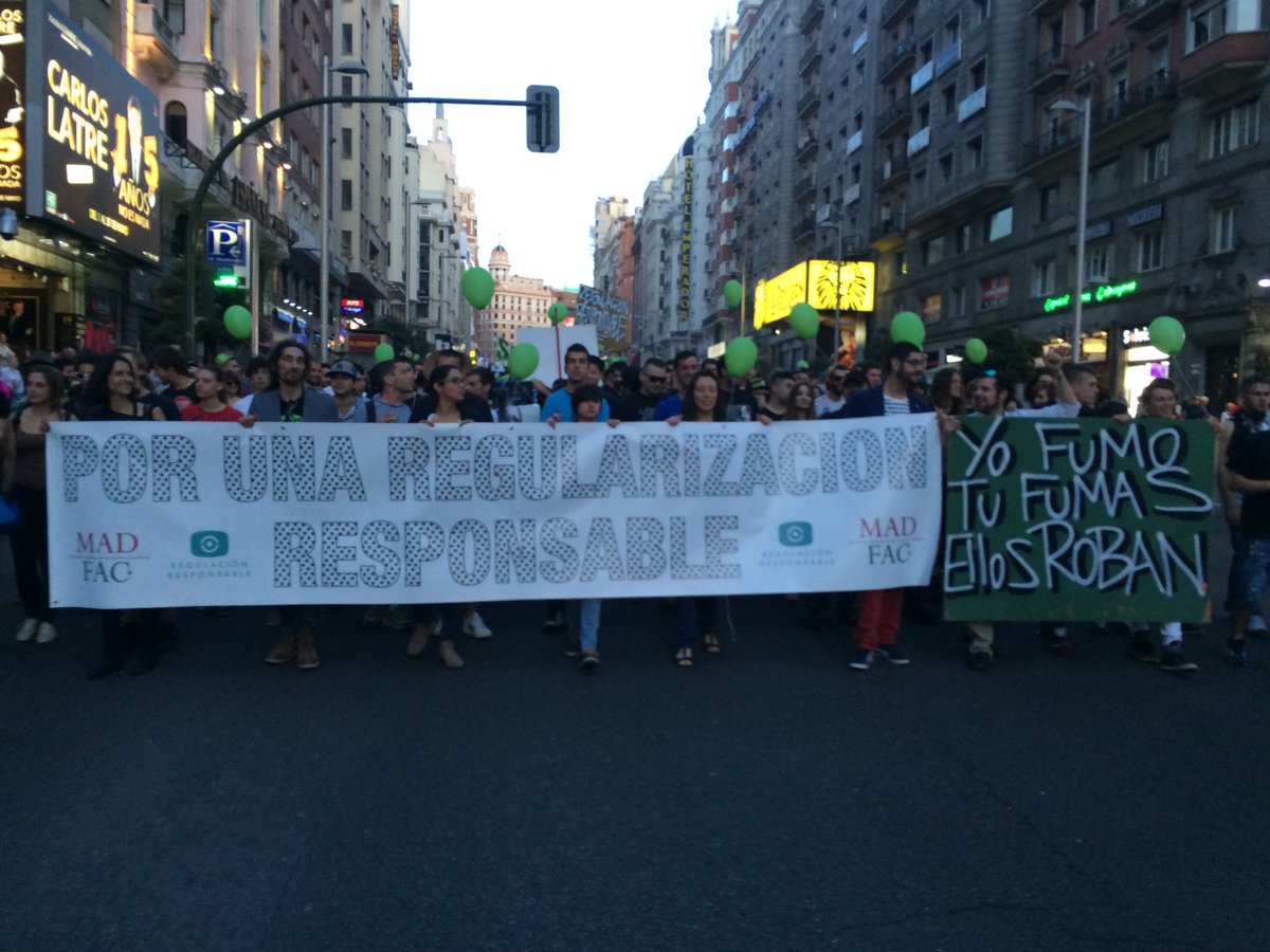 RRCEs's tweet photo. #MMMM2015 La primera vez que la marcha atravesó #GranVia y finalizó en #PlazaEspaña Fue increíble descender por una de las arterias principales de #Madrid reivindicando nuestros derechos. Ojalá el año que viene la podamos volver a recorrer tod@s junt@s #GMM20 https://t.co/Gb2CWlgC9m