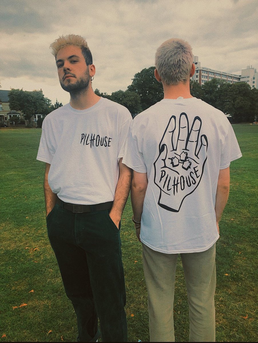 We doin a raffle and the winner will be sent a nicce PH tee (£12 otherwise). Enter by sharing our new single Drowning on FB or Insta (NoT tweet), liking our page, and tagging us PILHOUSEband. we'll pick a winner Saturday! ❤️👌🙏 

Thanks, 
💊🏠

distrokid.com/hyperfollow/pi…