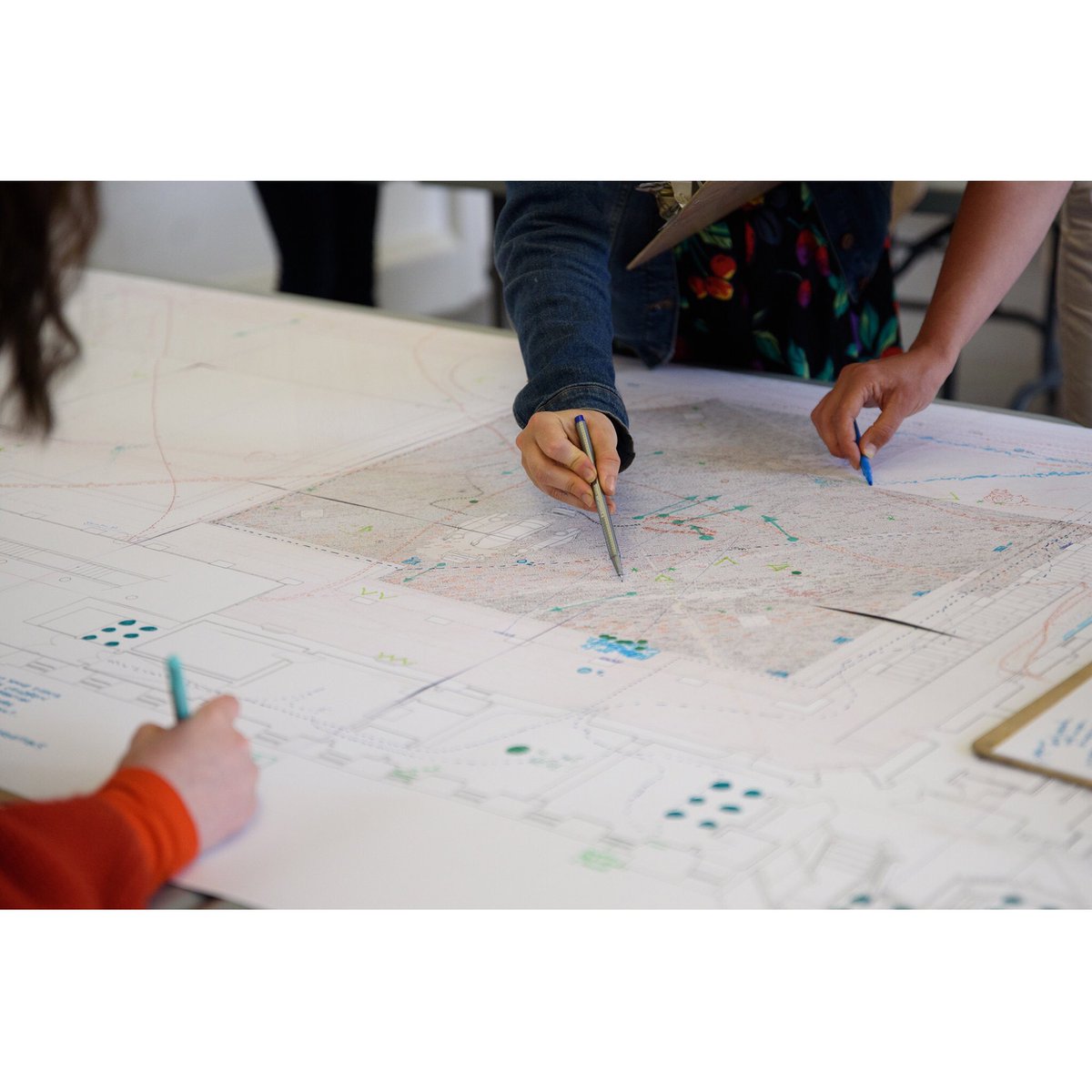 drawing_arch's tweet image. Drawing as communication: As part of our residency @IMMAIreland last summer we spent an afternoon with 27 members of the public drawing our observations of the courtyard at IMMA onto a 4x4m print-out of our own survey studies. #spacemapping #imma Photos: Ruth Connolly