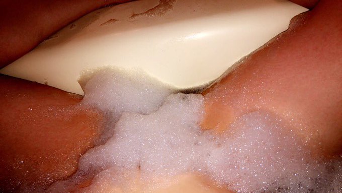 Morning bath!🛁 Who wants to see an XXX bubble bath vid?? Link in bio!!💦 https://t.co/weLGvIj9xY<a href="/tag/onlyfans"class="tags"><span>#onlyfans</span></a>