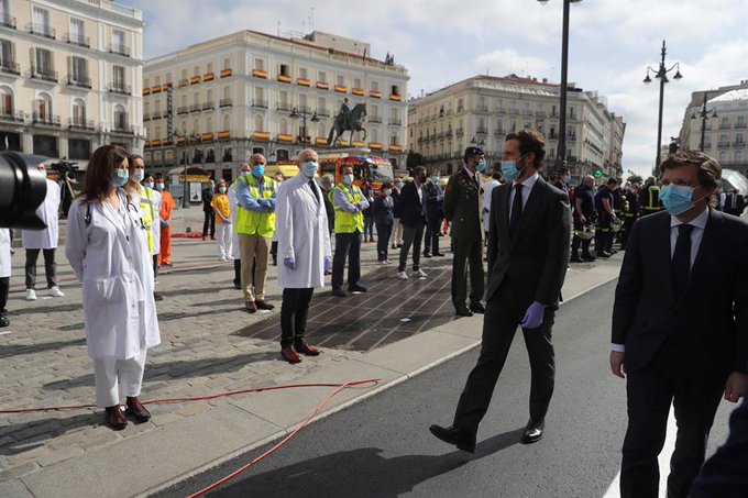 TrendiumTopia's tweet photo. Pablo Casado pasando revista a militares, policías y sanitarios como Juan Guaidó. ¿Se autoproclamará presidente y se irá de gira por el mundo? https://t.co/MVKMcx3EpS