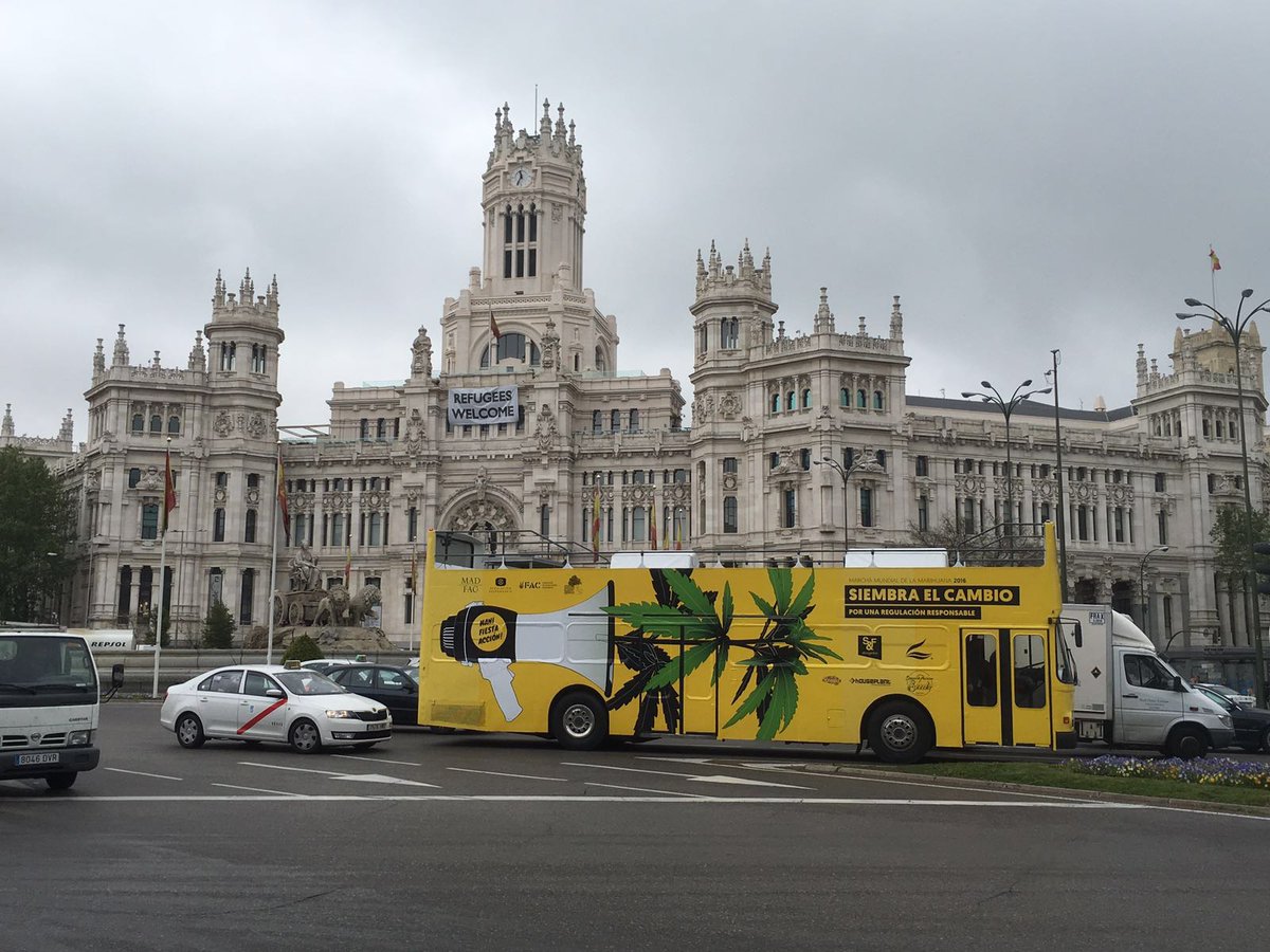 RRCEs's tweet photo. En la #MMMM2016 sacamos a rodar el #Cannabus para visibilizar la protesta por unas políticas sobre el #cannabis injustas, criminalizadoras e ineficaces. Queremos #Libertad para #cultivar y acceder al #cannabis de una manera regulada y segura #RegulaciónResponsable #GMM20 https://t.co/iIecIjXyaD