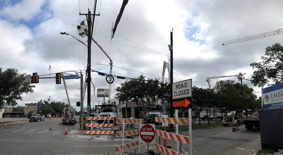 cpsenergy's tweet photo. TRAFFIC ALERT: To continue providing reliable service to our customers, our crews are working TODAY on high voltage lines spanning across the intersection of Broadway St. & W. Nottingham Dr.
One lane closure is required during this time. Please help us maintain a #SafeWorkZone🙌 https://t.co/mr8oacrcI5
