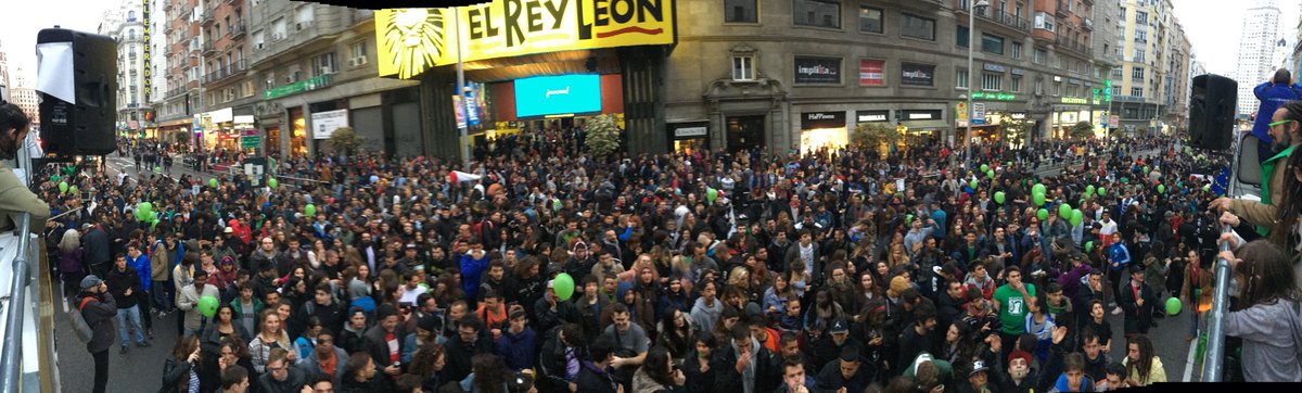 RRCEs's tweet photo. En la #MMMM2016 sacamos a rodar el #Cannabus para visibilizar la protesta por unas políticas sobre el #cannabis injustas, criminalizadoras e ineficaces. Queremos #Libertad para #cultivar y acceder al #cannabis de una manera regulada y segura #RegulaciónResponsable #GMM20 https://t.co/iIecIjXyaD