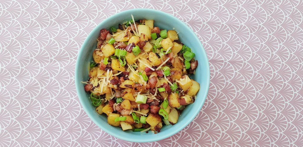 Hollandse aardappelschotel lekkerhappen.wordpress.com/2020/05/02/hol…