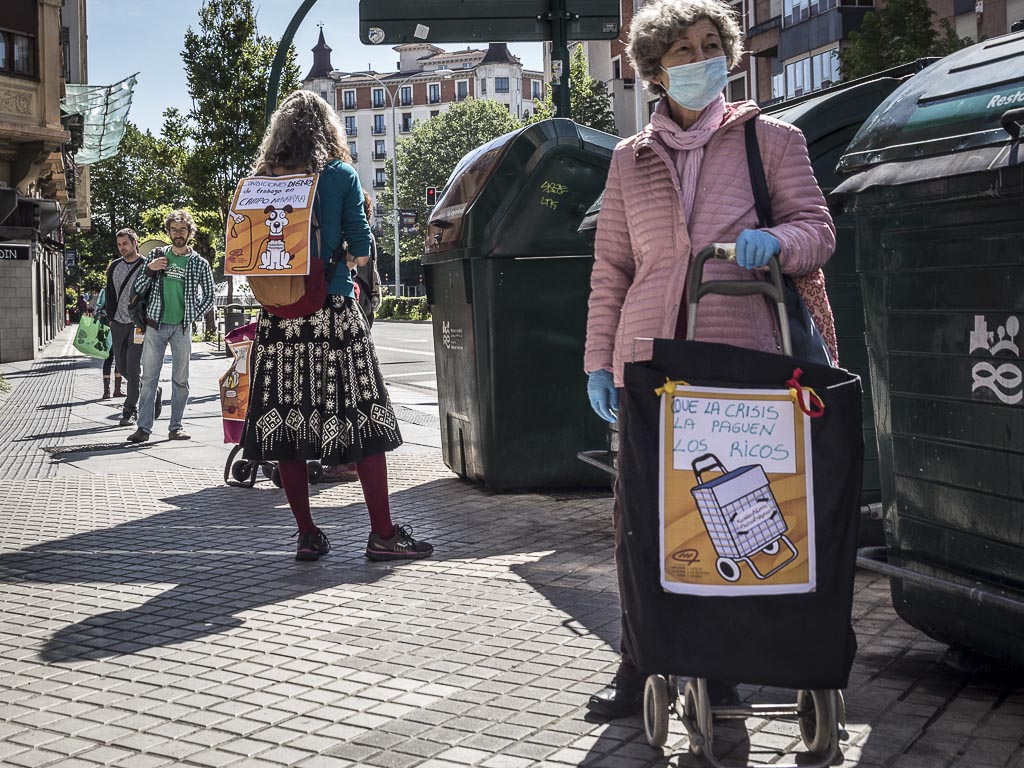 Ekinklik's tweet photo. [ARGAZKIAK] El Ekomercado de Iruñea ha vuelto este sábado a Geltoki. Un espacio en el que pone a disposición del público, directamente y sin intermediarios, alimentos de proximidad, ecológicos, frescos y de temporada. https://t.co/cE3P8m0oCG https://t.co/wlIzUf70A8
