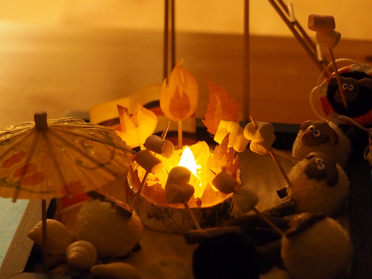 Titch_Sheep's tweet image. Baa, how exciting that we now have our very own fire pit on the beach. And even better we are toasting marshmallows. It’s so bewetiful we could stay here all night 🔥Just hope the logs last😉...... #BeachIsolation #FlockPower