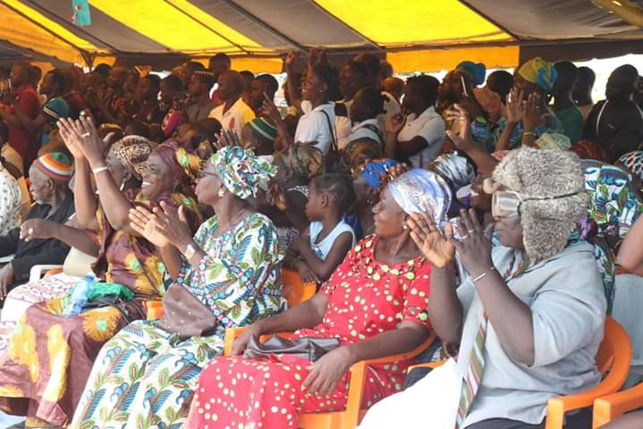 InfoGks's tweet photo. 02 Mai 2019-02 Mai 2020

Il ya 1 an, le Président @SOROKGUILLAUME lors d'une tournée dans le nord tenait un meeting à #Tafire devant une assistance compacte, mobilisée et déterminée.
Depuis la tribune, il a recommandé au @Gouvci de descendre sur le terrain pour voir les réalités. https://t.co/nGaS4GqCxf