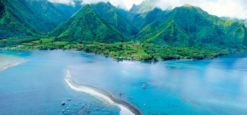 YukIndonesia's tweet photo. Teahupo'o es una comuna de Tahití en Polinesia Francesa y es un destino obligatorio para los amantes del Surf 🌊📌🏄‍♀
Goza de unas olas impresionantes que suelen alcanzar los 5 metros ideales para surfear, aunque siempre con precaución! 🧐⚠⚠
#1GIATporelmundo @AlePolines_giat https://t.co/YHPhXWidtI