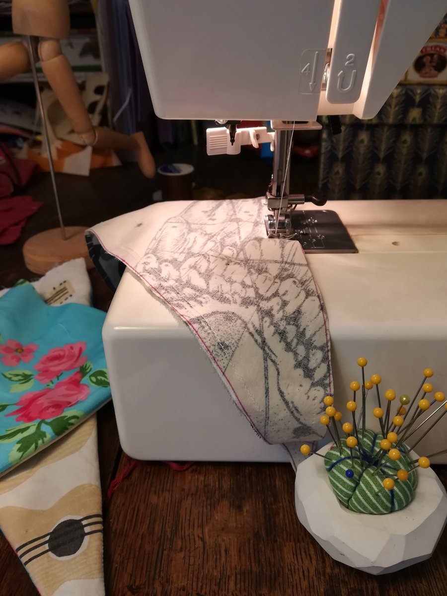 Listening to <a href="/3pennybit/">Threepenny Bit</a> and making bunting to match the gorgeous cushions made by its multi-talented flautist Hannah G. #sewing #folk #lockdown #mychildhasanewbook #metime #crafturday