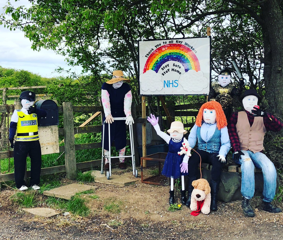 SelinaCorbey's tweet photo. How amazing is this.....I had to pull over and take a pic this week as so much effort has gone into it. So many amazing people around 👨‍🎨🚑🚒🚓💨🏥💉🌈🦠xxx https://t.co/8S0P5RtIGD