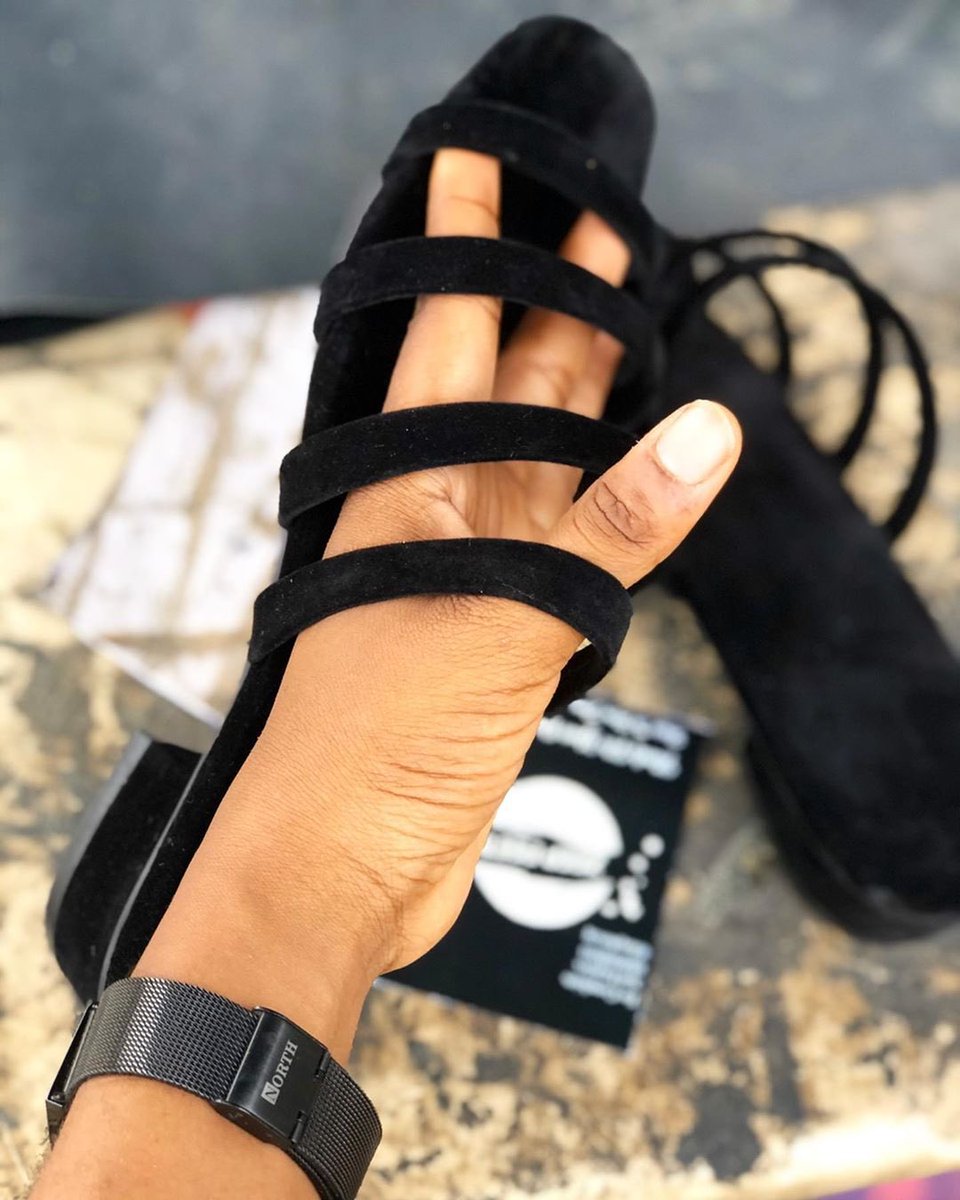 EzinnemPraise's tweet photo. Part Time Shoe maker and Proud!🤗

Pls support my Hustle!🥺
Visit my IG page @ZeePFeet.ng for Unique and Affordable designs for both Male and Female...or you can Dm me here and I’d send you Samples to choose from,as we prepare to return from Lockdown In a bit🥳

Pls RT 🙏 https://t.co/8zqg7YxYbN