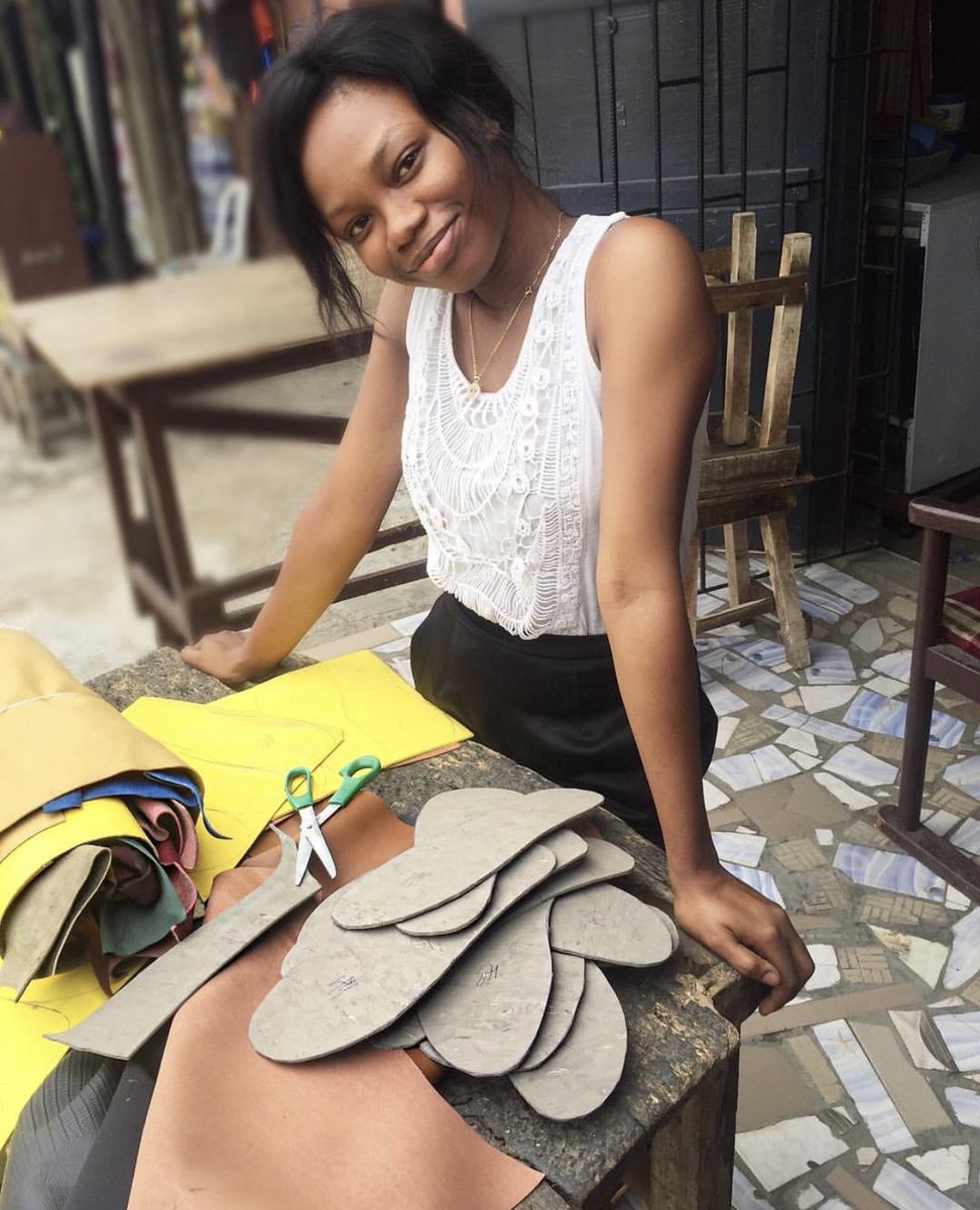 EzinnemPraise's tweet photo. Part Time Shoe maker and Proud!🤗

Pls support my Hustle!🥺
Visit my IG page @ZeePFeet.ng for Unique and Affordable designs for both Male and Female...or you can Dm me here and I’d send you Samples to choose from,as we prepare to return from Lockdown In a bit🥳

Pls RT 🙏 https://t.co/8zqg7YxYbN
