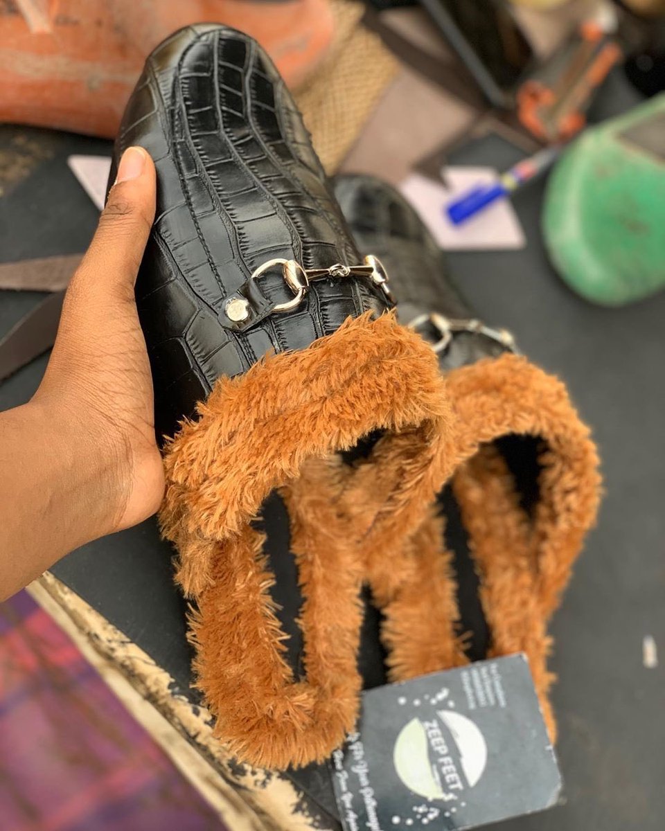 EzinnemPraise's tweet photo. Part Time Shoe maker and Proud!🤗

Pls support my Hustle!🥺
Visit my IG page @ZeePFeet.ng for Unique and Affordable designs for both Male and Female...or you can Dm me here and I’d send you Samples to choose from,as we prepare to return from Lockdown In a bit🥳

Pls RT 🙏 https://t.co/8zqg7YxYbN