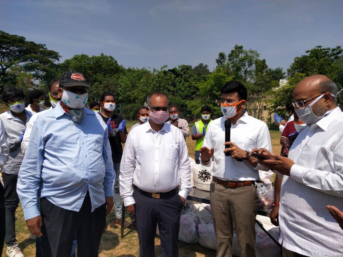 Samaj_Agrawal's tweet photo. Jai Agrasen Ji Maharaj Ki; 

Agrawal samaj Karnataka distributed Ration kits at Subramaniyam nagar under supervision of ACP South, ramesh, MP Tejasavi Surya @Tejasvi_Surya appreciated the AGRASEVA  by Agrawal Samaj.
Regards; 
Vijay Saraf @vijusar 
Secretary 
@PMOIndia https://t.co/KG5SlVwAEP