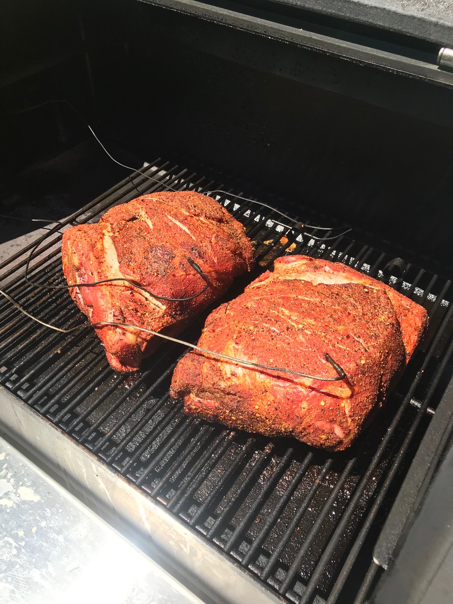 ladyleet's tweet photo. LARD HAVE MERCY LOOK AT THESE BA-DONKA-DONKS! 

Playing with 🐷 butts on the @yodersmokers today! 

@jeffbcross is actually raising his piggies so I can cook them muahahhahahahahahahaha 

@meatdevs #meatdevs https://t.co/TLEDBysMDn