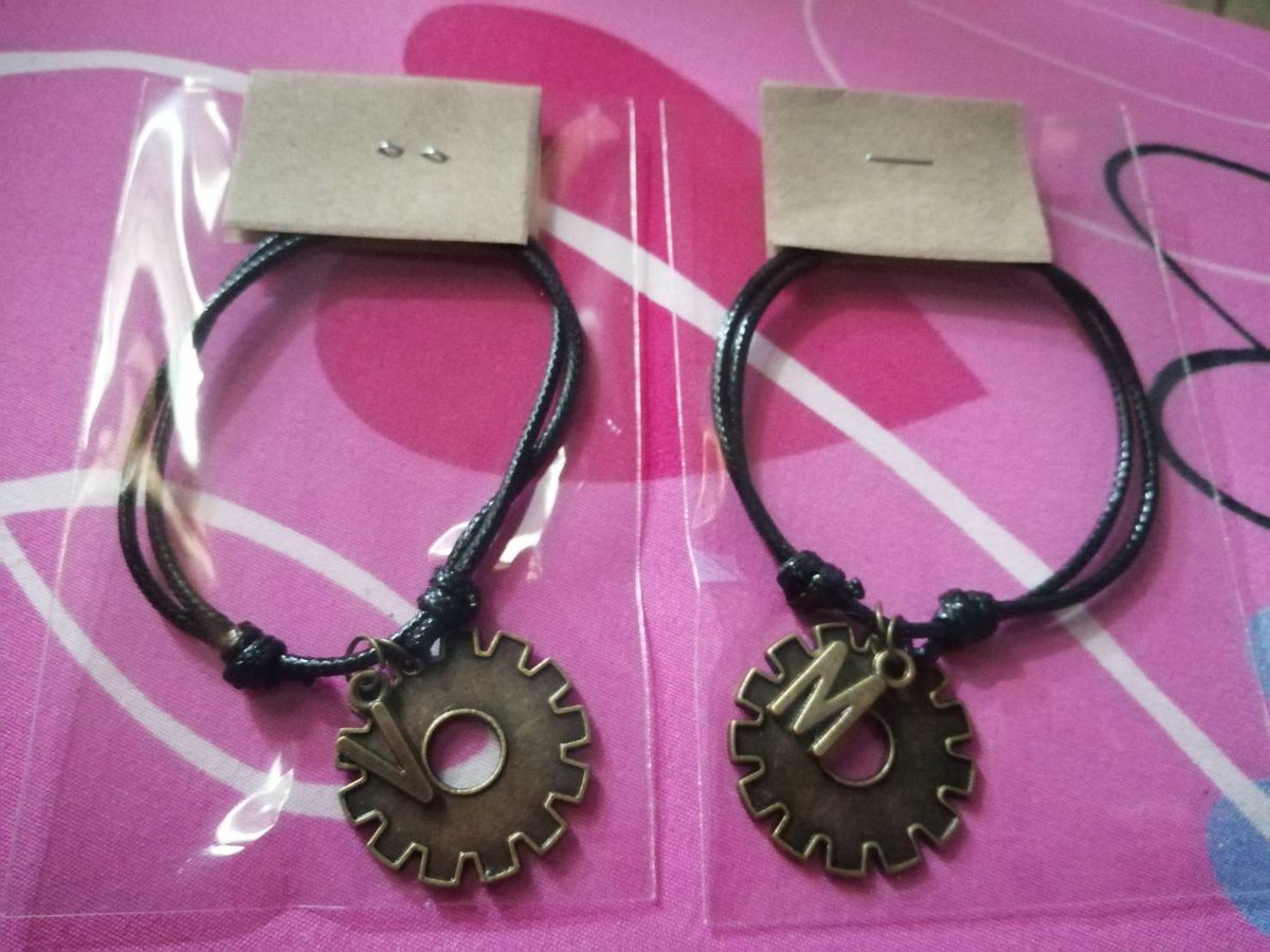 yinwarfamilysup's tweet image. 🎉 Giveaways​📣 ตอบแทนจากทางบ้านคู่ ที่ทำให้ ENOFLOVEep8 ติดเทรนด์โลก 

กติกา
☑️Follow ทวิต 
☑️รีทวิต
☑️ติดแท็ก #ENOFLOVEep8

สุ่มผู้โชคดี
รับเสื้อ จำนวน 2 รางวัล
สแตนดี้ หยิ่นวอร์ 4 รางวัล
สร้อยข้อมือรูปเกียร์+จี้ V, M  2 รางวัล
ประกาศผู้โชคดี วันที่ 4/5/63