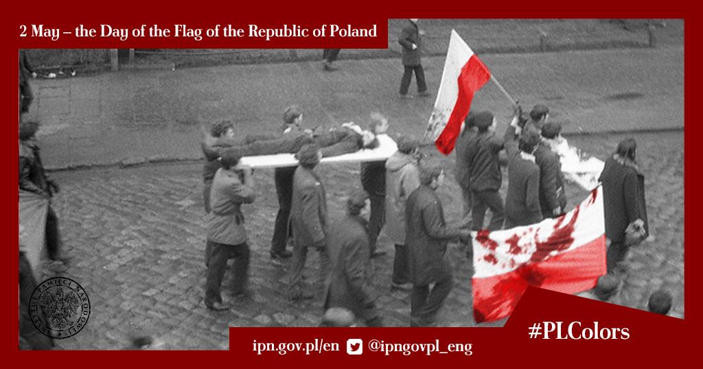 ipngovpl_eng's tweet photo. Zbyszek #Godlewski, shot by the People's Polish Army, symbolizes the victims of #December1970. The #Gdynia protesters marched with his body, stretched on a door panel, through cordons of Citizen’s Militia and tanks, and carried🇵🇱#PolishFlags. #PolishFlag #PolishFlagDay
#PLColors https://t.co/3XlpT6ZUBe